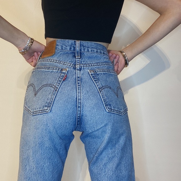 Levi’s Jeans 501 x Aritzia collection - Picture 2 of 2
